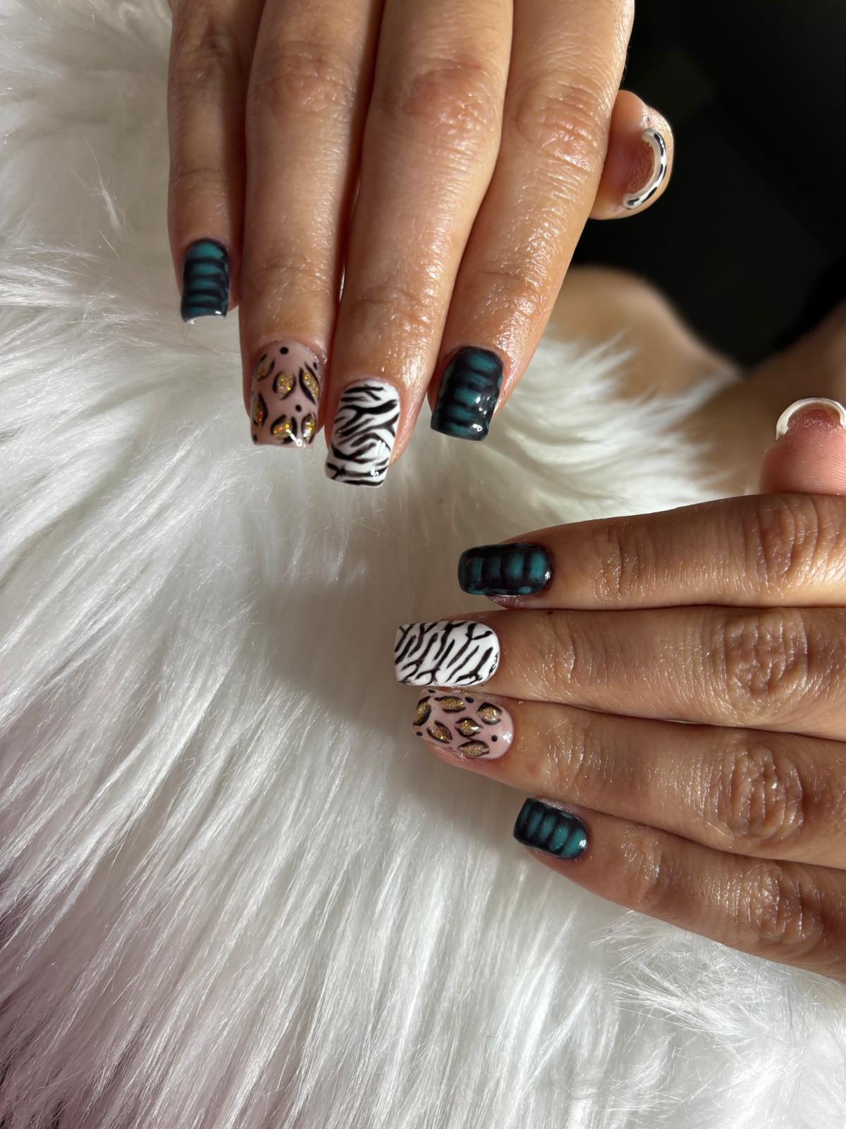 Diseño cebra y leopardo en verde esmeralda
